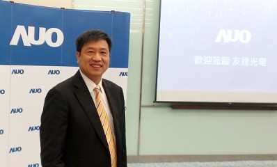 友達(dá)光電董事長(zhǎng)彭雙浪23日在新技術(shù)、新產(chǎn)品記者會(huì)